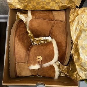 Size 5 Ugg Boots